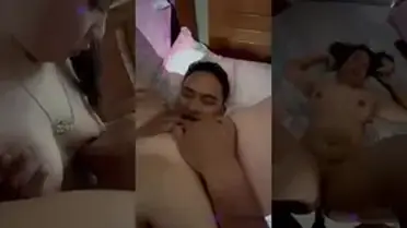 Kemesraan Sejoli Cantik Di Kamar Tidur Kasur