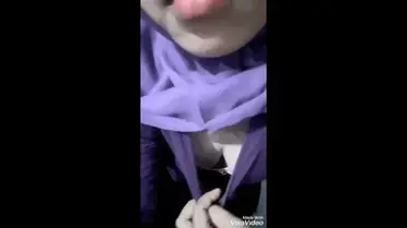 Ukhti Hijab Ungu Cantik Pasrah Di Kamar Tidur